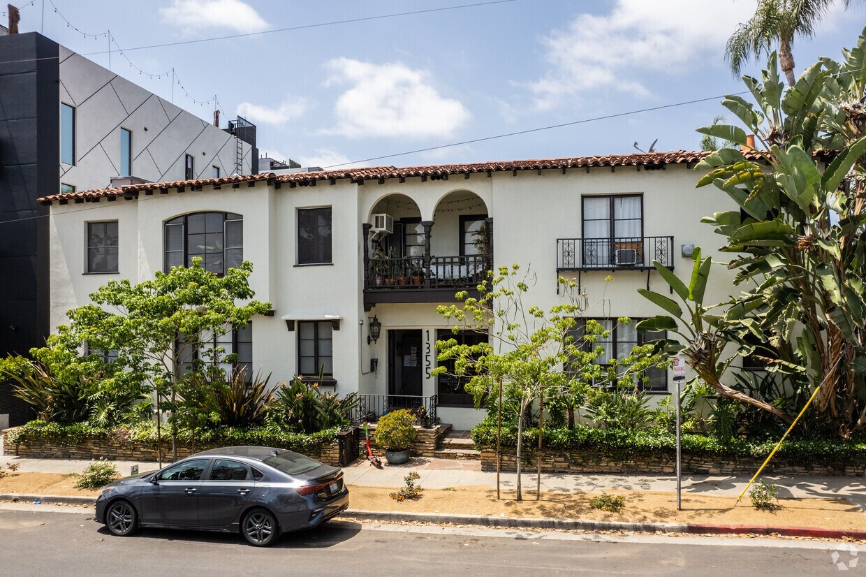 Foto principal - 1355 N Gardner St