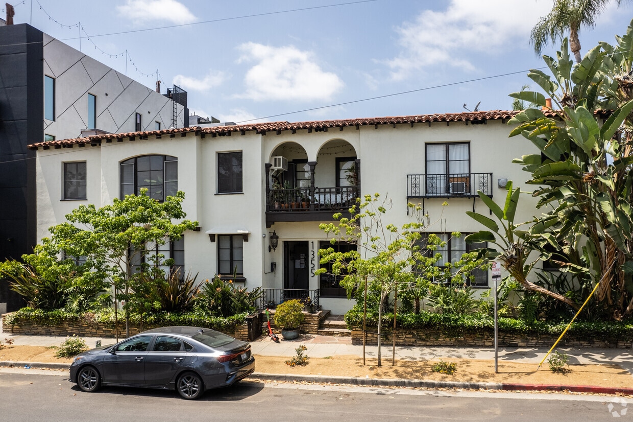 Primary Photo - 1355 N Gardner St