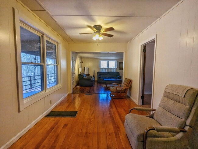 Foto del edificio - 139 Cradle Rock Rd