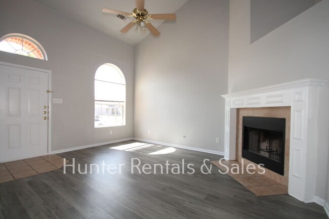 Building Photo - Move In Now!!! - 2 Weeks Free!!!