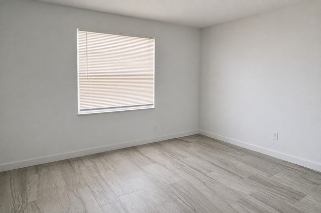 Building Photo - 7145 Huntington Ln