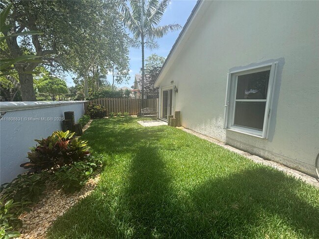 Foto del edificio - 9366 Arborwood Cir