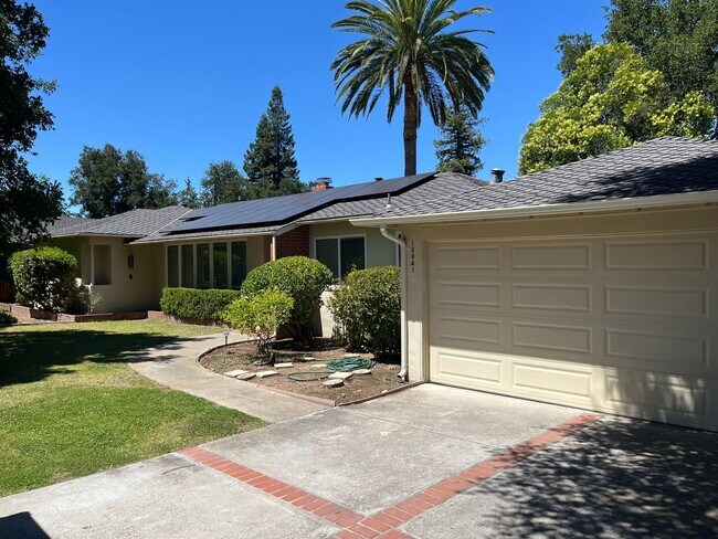 Foto del edificio - Los Gatos Living Just Minutes from Downtown & New Whole Foods