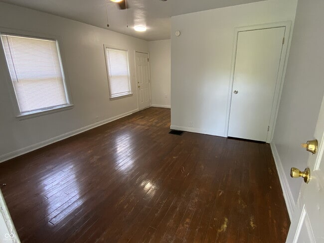 Foto del edificio - 623 N Tibbs Ave