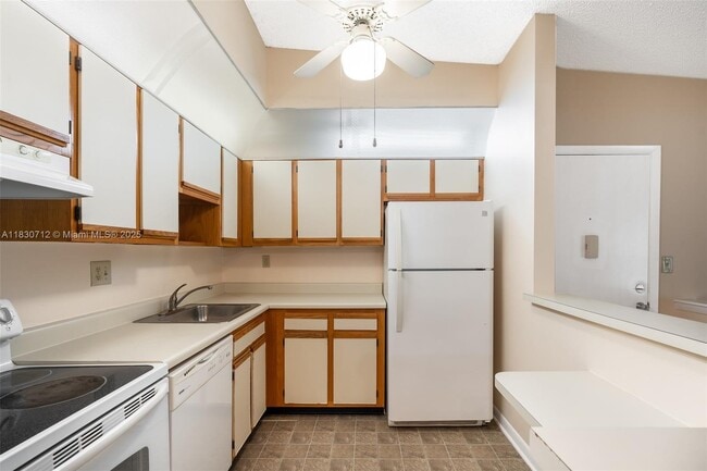 Building Photo - 10869 W Clairmont Cir