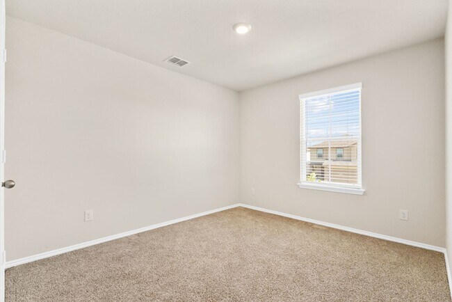 Foto del edificio - 14736 Childress Fls