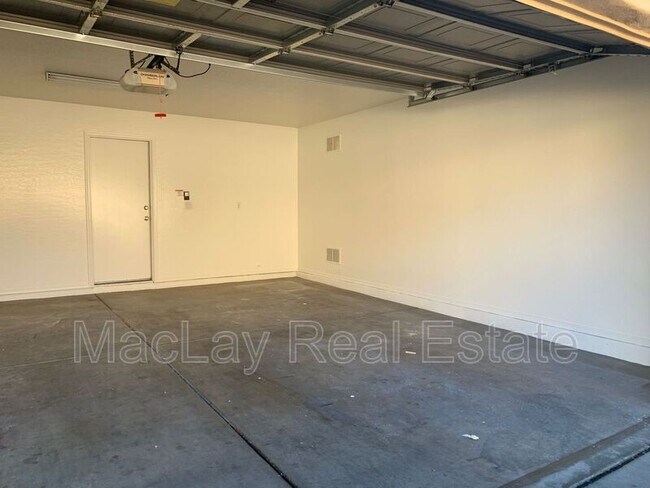 Foto del edificio - 5809 E Hampton Ave