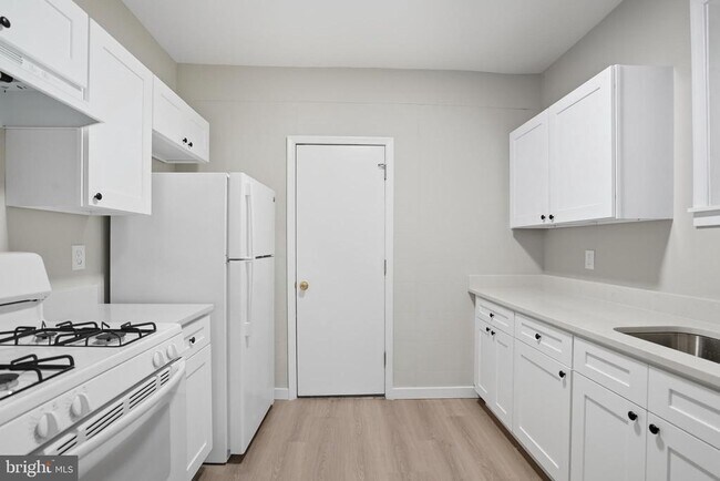 Foto del edificio - 5518 Lansdowne Ave