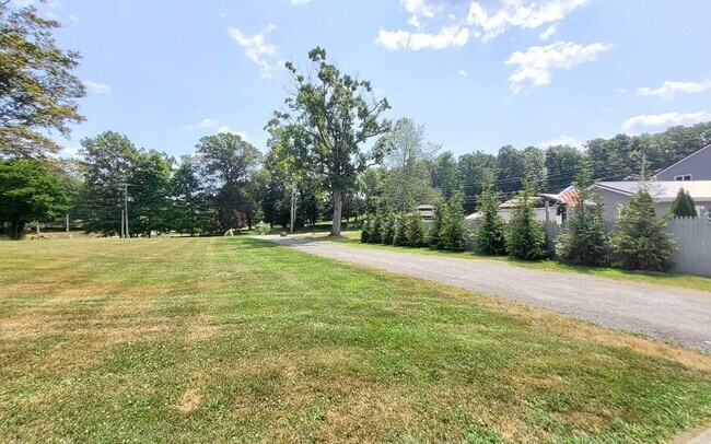 Foto del edificio - 351 Harriman Heights Rd