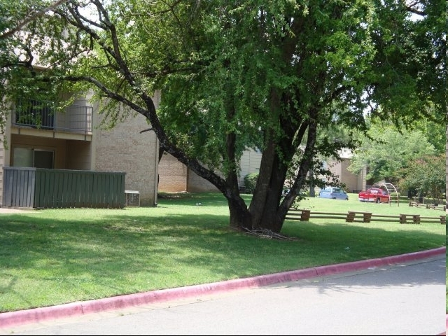 Building Photo - Woodmanor Apartments