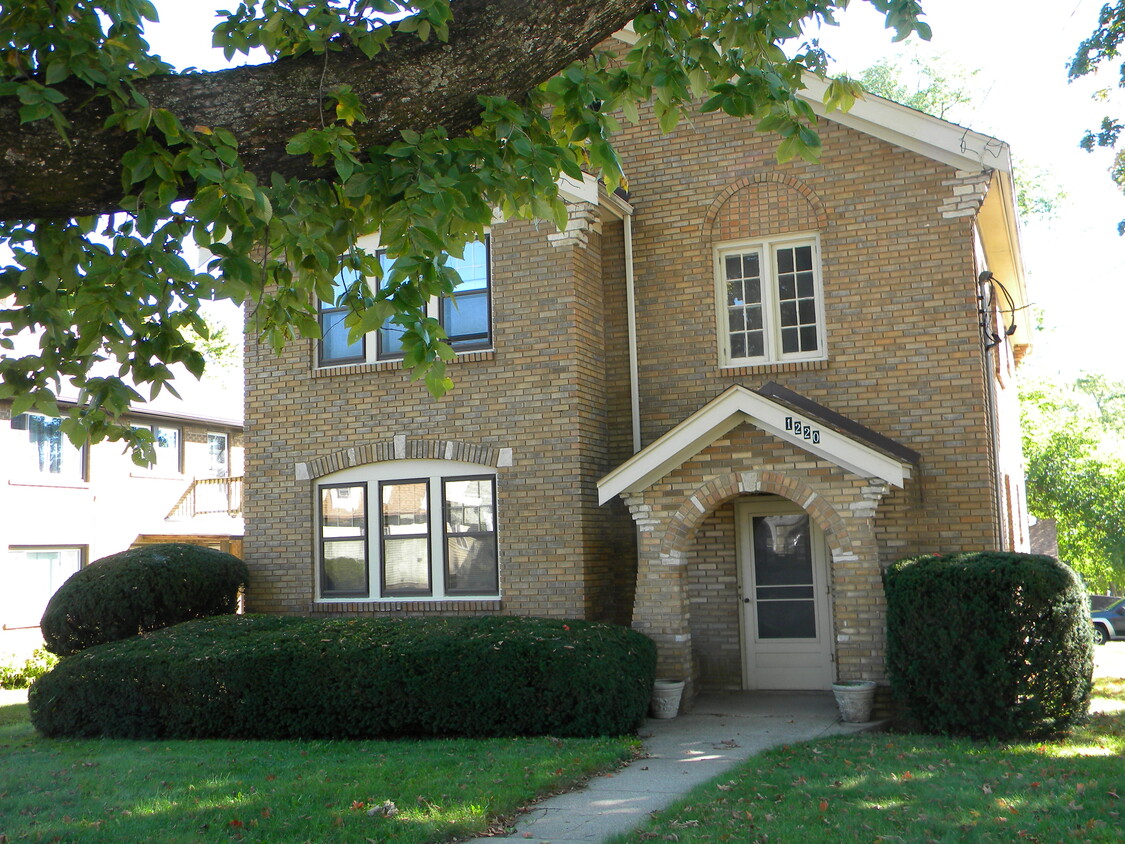 Stately building - 1220 20th St