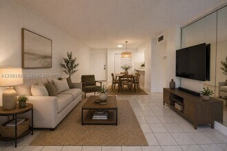 Building Photo - 8895 Fontainebleau Blvd