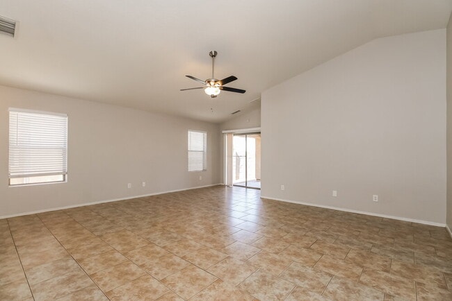 Foto del edificio - 8556 W Sonora St