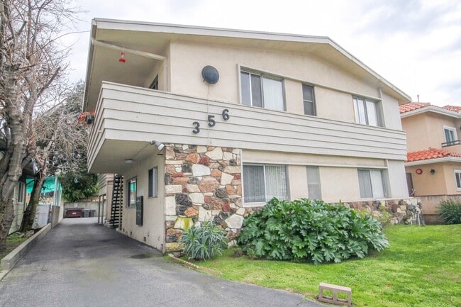 Building Photo - 356 W Doran St