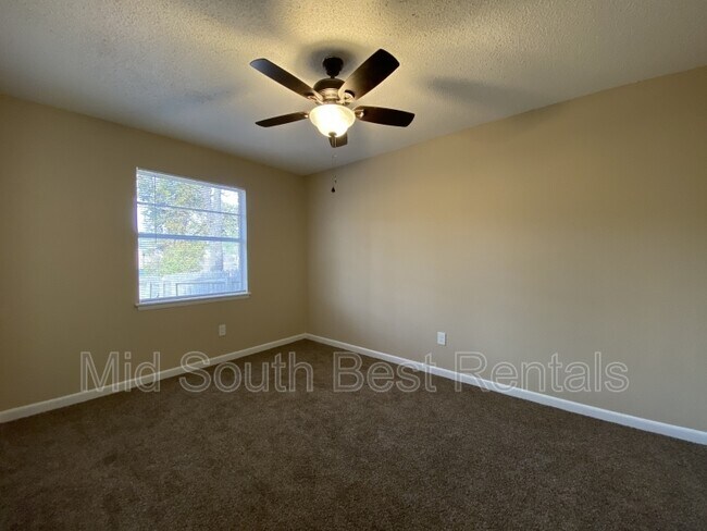 Foto del edificio - 9102 Tanya Dr