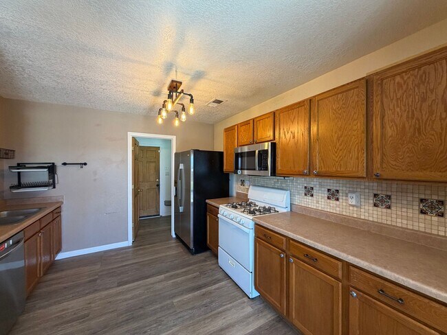 Foto del edificio - 6227 Castle Dome Pl NW