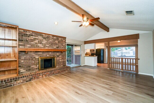 Foto del edificio - 517 Daniels Dr