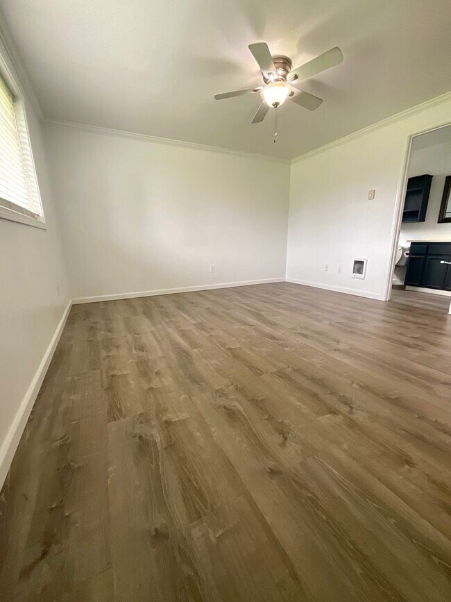 Foto del edificio - Charming 3 Bedroom Rambler! ~Close to Elementary School~