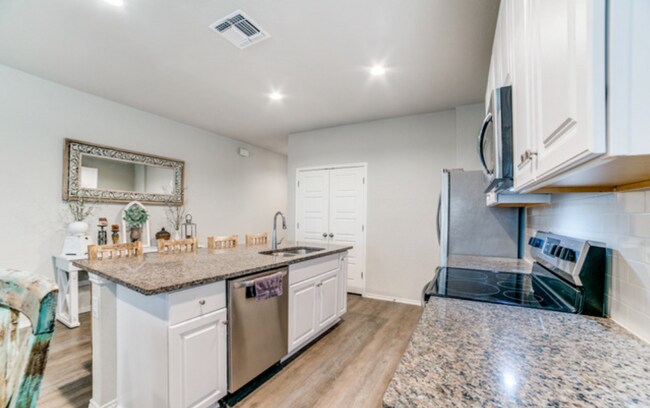 Foto del edificio - 12811 Lucas Ridge Dr