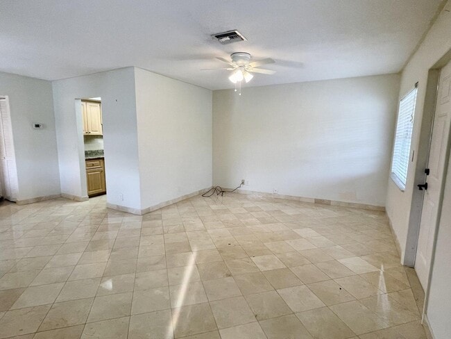 Building Photo - 5520 N Ocean Blvd