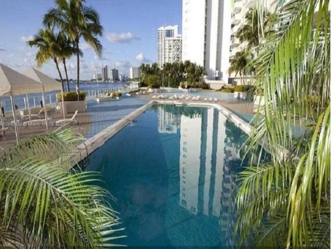 Foto del edificio - 1000 West Dr