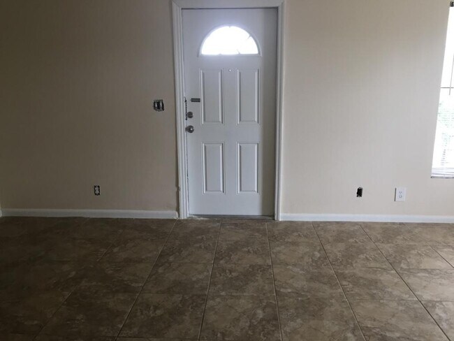 Building Photo - 4931 Wedgewood Way