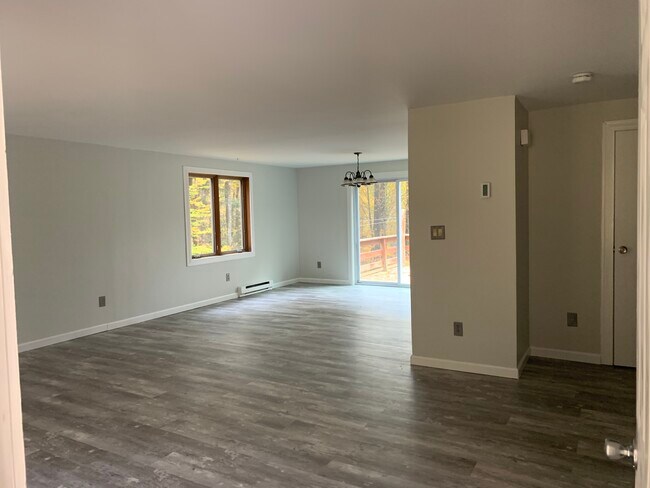 Building Photo - 24 Petticoat Hill Rd