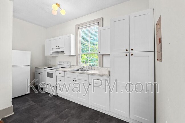 Building Photo - 320 Telfair St