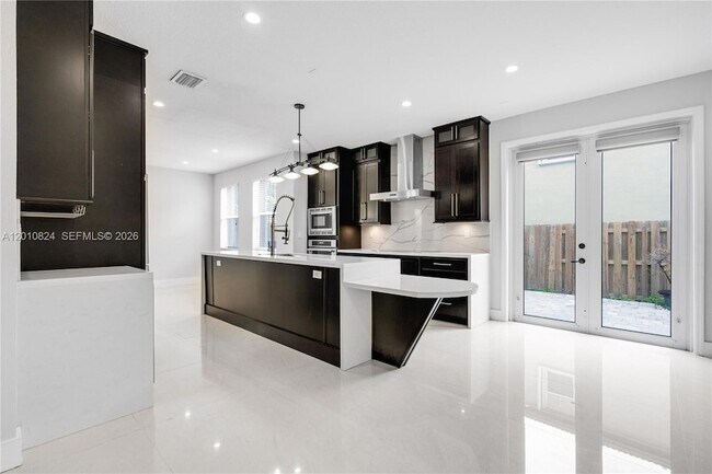 Foto del edificio - 8741 NW 111th Ct