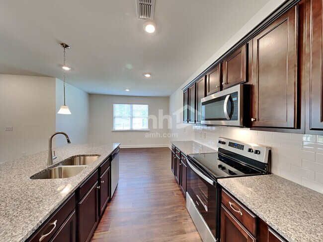 Foto del edificio - 885 Headland Wy