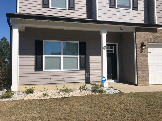 Building Photo - 502 Geranium St