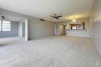 Building Photo - 3051 S Palm Aire Dr