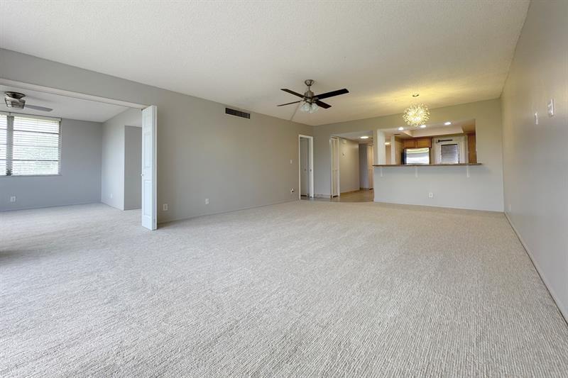 Foto principal - 3051 S Palm Aire Dr