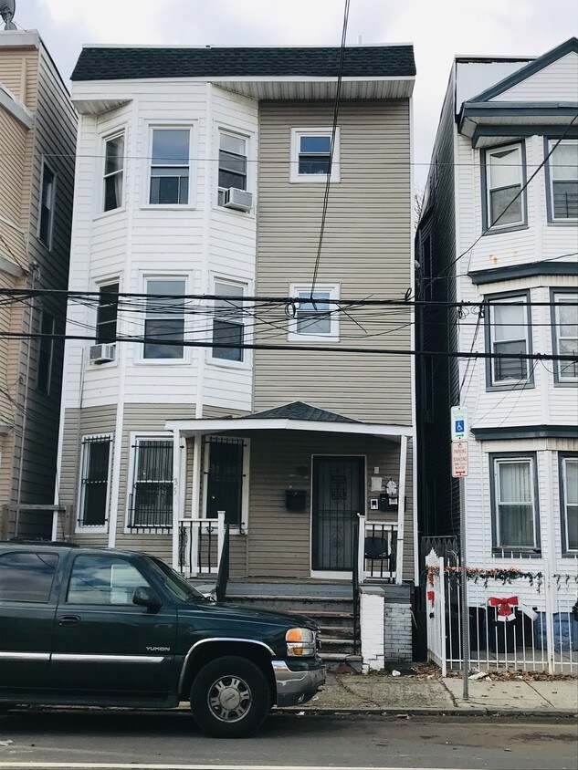 Primary Photo - 335 S 19th St