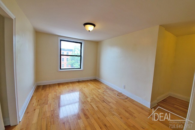 Building Photo - 725 4th Avenue #1CC1R