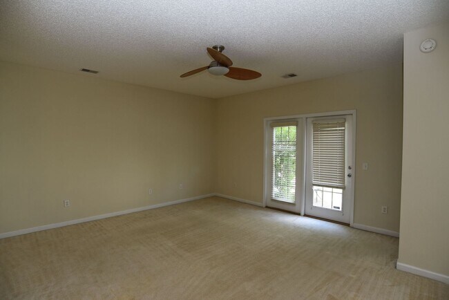 Foto del edificio - 1060 Canyon Oak Loop