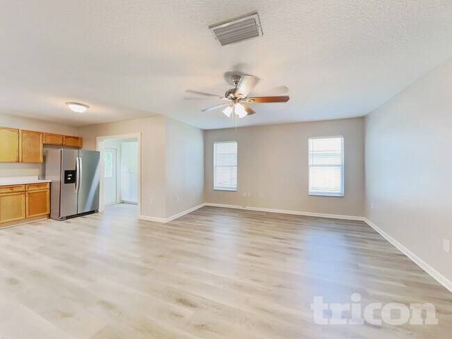 Building Photo - 2122 Center Way