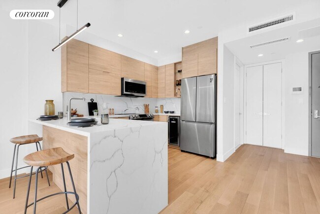 Foto del edificio - 3057-57 Crescent St