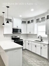 Building Photo - 1635 Playa Dr