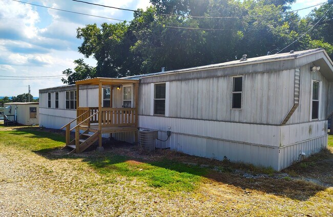 Foto del edificio - Partial Utilities Included • 3 Bed/ 1 Bath Trailer • Tall Pines Community Park