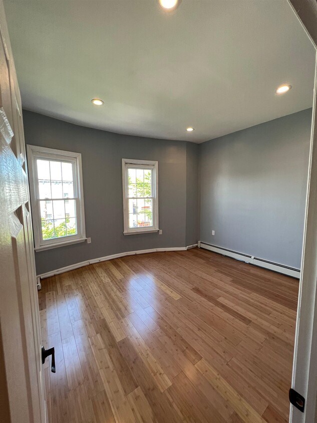 183 Duncan Ave Unit 3, Jersey City, NJ 07306 Room for Rent in Jersey