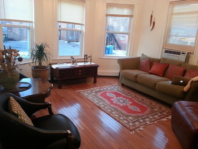 Living Room - 184 Green St