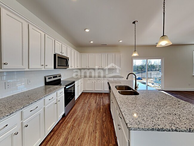 Building Photo - 1331 Lomond Dr