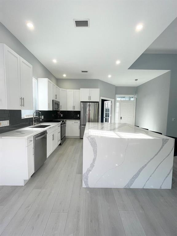 Foto principal - 304 NW Bentley Cir