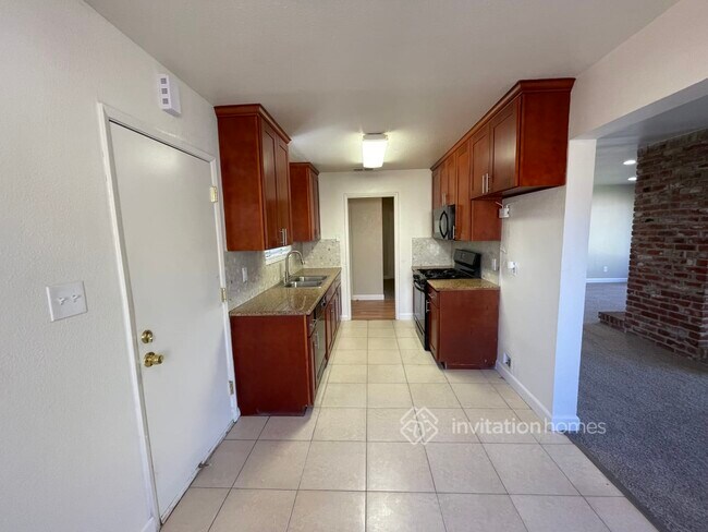 Foto del edificio - 829 W El Camino Ave