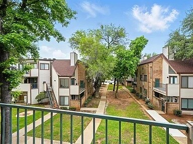 Foto del edificio - 2312 Balsam Dr