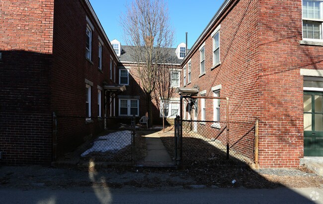 Building Photo - 95 Pleasant St