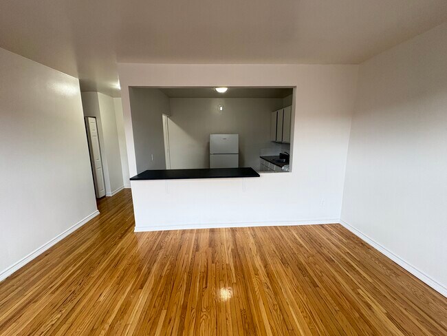 Building Photo - Spacious 2 Bedroom Steps to Upper James