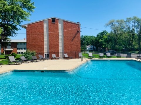 Pool - 1215 W Farnum Ave
