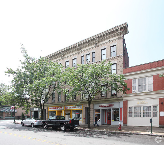 Building Photo - Main Street Apartments